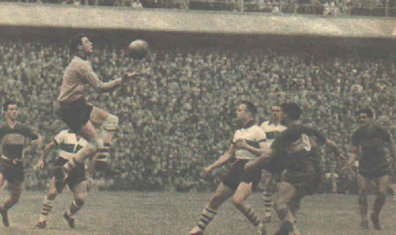 GIMNASIA 1951 : Rodenack ante Boca Jrs
