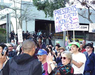 Approving crowds