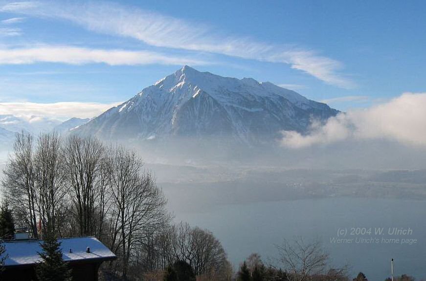 January 2005 - Mount Niesen, Lake Thunersee, on a radiant January morning  --> Click to see a panoramic view!