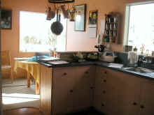 kitchen73.jpg (39995 bytes)
