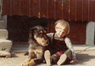 Luc klein mit Hund