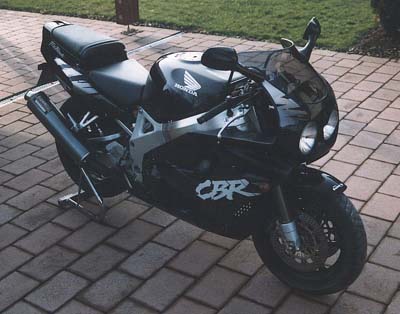 CBR 900
