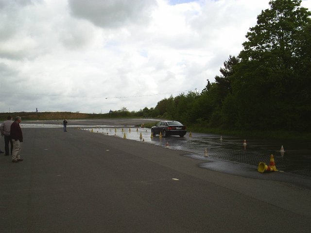 Ausweichen bei nassen Basalt