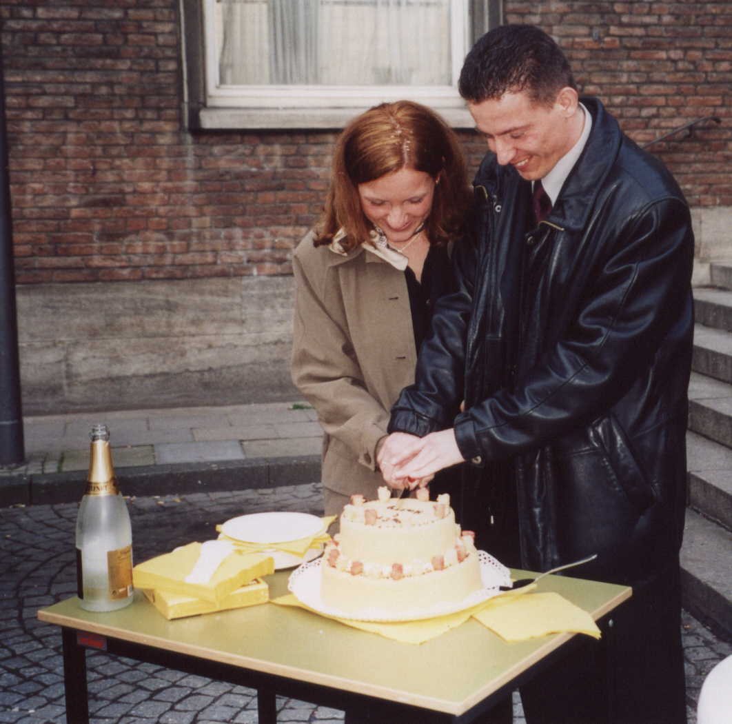 beim anschneiden der Torte