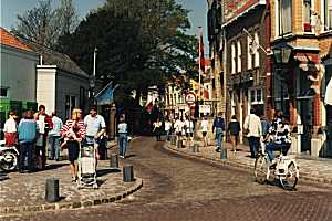 straatbeeld1.jpg (15890 bytes)