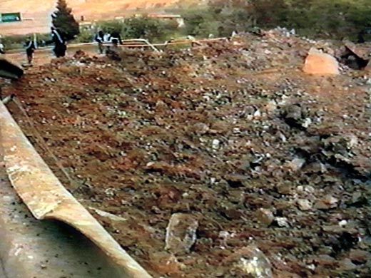 Der Krater nach der Explosion
