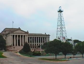 �lbohrturm vor dem Kapitol von Oklahoma