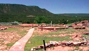 Bildmitte: Kiva im Pecos Park