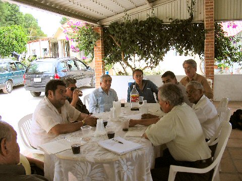 Grupo de ILL y PPod HH:. Grado 33� en la mesa redonda