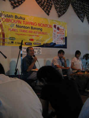 Ngomong opo nyanyi?