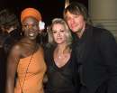 picture of Richie and singers India Arie (far left) and Shelby Lynne (middle) arriving at City of Hope benefit