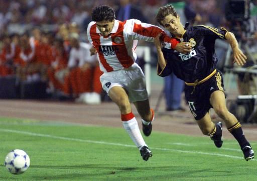 Amanatidis and Savio fight for the ball.