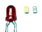 Capacitores em SMD comparados a um Led miniatura - perceba a dimenso
