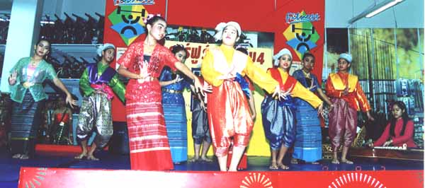 pic15d.jpg (39688 bytes)