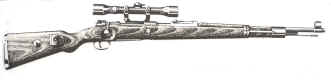 Mauser Kar 98k opremljena s strelnim daljnogledom ZF 42W za ostrostrelno rabo. Ta puška, vendar brez namerilnika, je bila osnovno orožje nemškega pehotnega vojaka v drugi svetovni vojni. Petstrelno nabojišče, kaliber je 7,92 x 57.