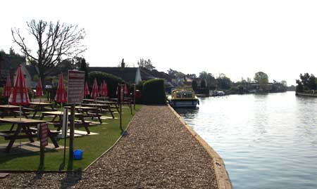 Horning on the Bure. 2003