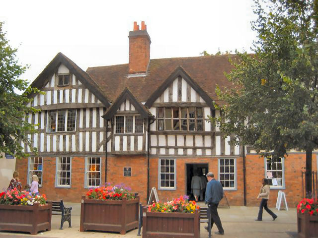 themanorhousehighstreetsolihullbuiltbythegreswoldfamilyc1495.jpg