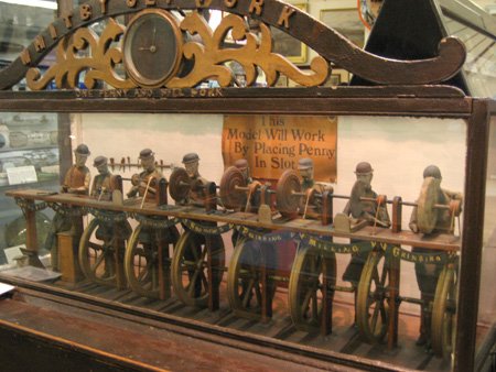 victorianpennyslotmachine.jpg