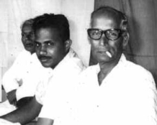 M.T. Vasudevan and N.P. Damodaran during Edasseri's Shashtipoorthy celebrations.