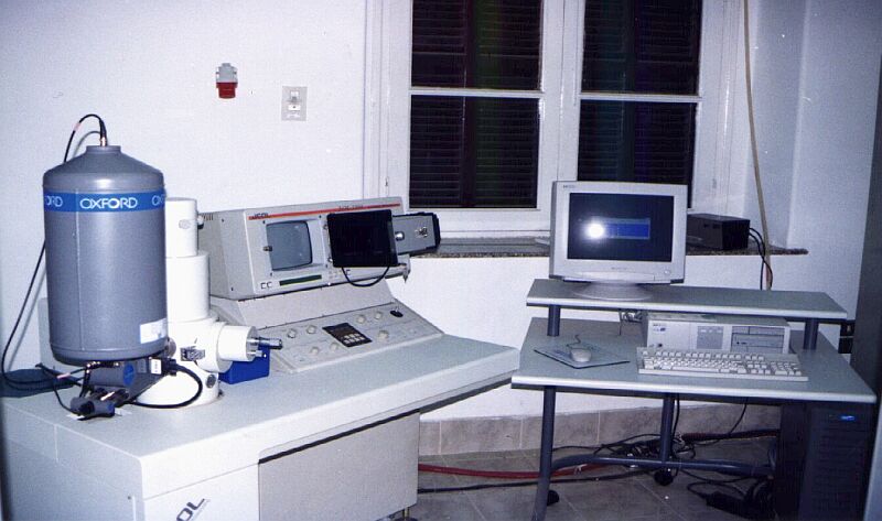 SCANNING ELECTRON MICROSCOPE