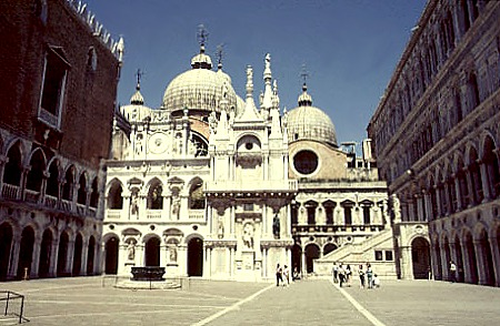 Palazzo Ducale - Courtyard