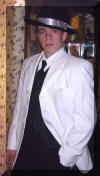 203_05JerPromPose2.jpg (26290 bytes)