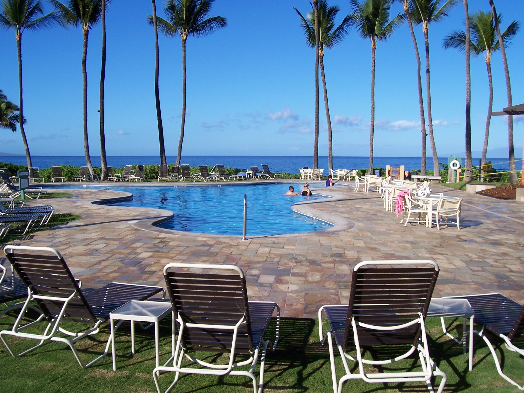 Ekahi oceanfront pool
