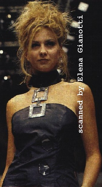 Eleonora in una sfilata del 1996