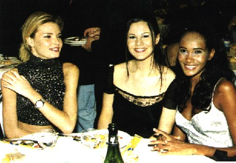 Da sinistra: Alessandra Meloni, Claudia Trieste
e Denny Mendez a Miss Italia 1998
