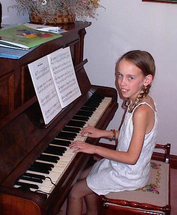 playingpiano.JPG (40865 bytes)