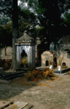 ooooooo! THE CEMETARY!