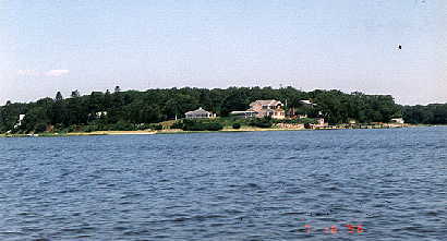 A View of Cadmans Neck Point looking north (00river-02.jpg)
