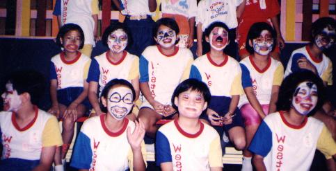 clowns.JPG (29327 bytes)