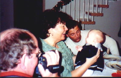 Oma, Opa und Onkel Ronny machen Ihre Spässchen mit mir ... hi hi hi