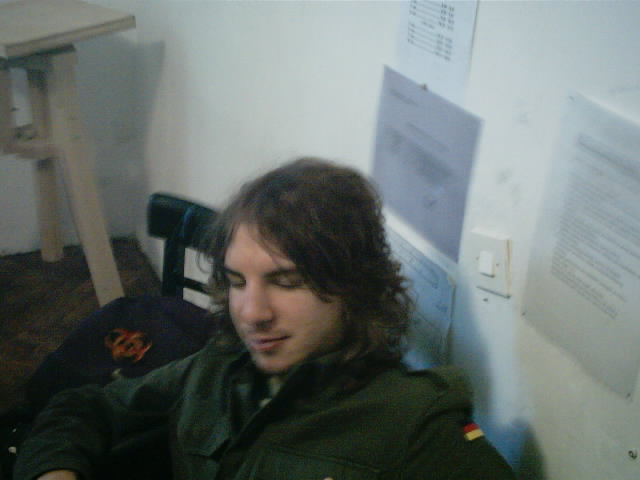 ...ne, ne spavam, mislim dakle ne spavam...