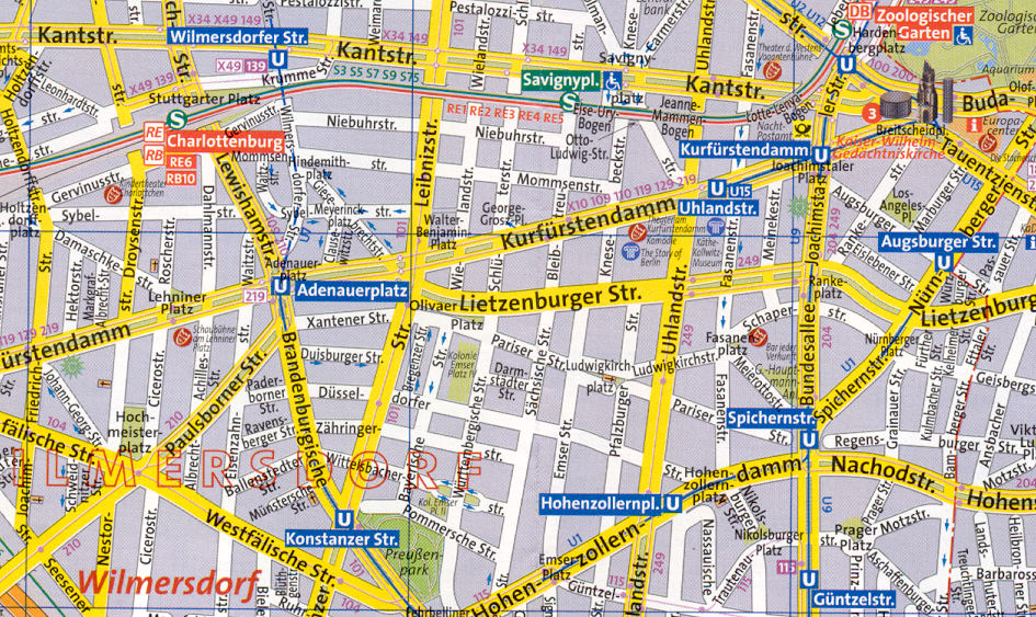 La avenida Kurfürstendamm y más adelante la iglesia conmemorativa Kaiser Wilhelm Gedächtniskirche