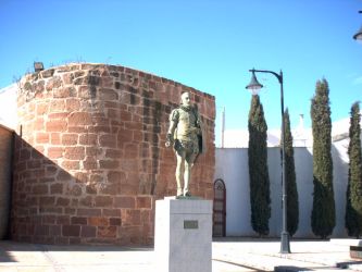 Estatua erigida en honor a Miguel de Cervantes en Alczar de San Juan