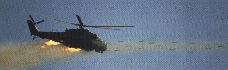 HIND PERUANO haciendo fuego con sus pods de cohetes de 57 mm.