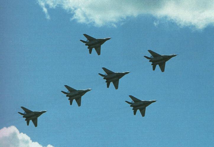 Vuelo en formacin de Mig 29 peruanos sobre el cielo de Chiclayo
