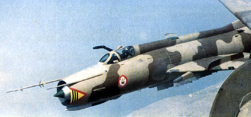 Sukhoi peruano del Escuadrn Areo de Elite N 111 Los Tigres. Cuenta con percha para el reabastecimiento en vuelo