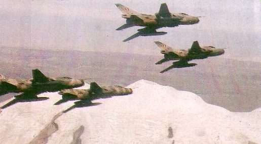 Vuelo en formacin de aviones de combate supersnicos peruanos Fitter.