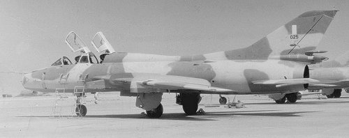 Sukhoi Su-22UM Fitter G peruano con su esquema tctico en color arena apto para camuflarse en zona desrtica.