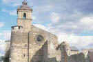 Fachada oeste y torre de la iglesia