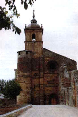 Fachada oeste y torre de la iglesia