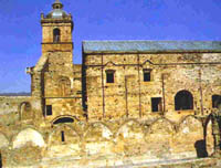 Claustro e iglesia del monasterio