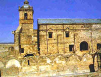Claustro e iglesia del monasterio