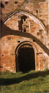 Puerta romnica del claustro