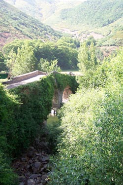 vista lateral del puente Romano