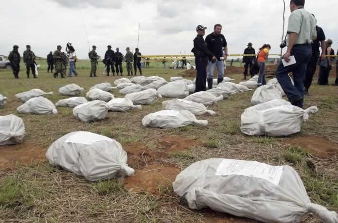 Huracanes tornados destrozos fotos imagenes fenomenos climaticos rayos truenos tormentas ojos investigaciones destrucciones argentina estados unidos mexico temporales www.wetherchannel.com pronosticos John Travolta,Nicholas Cage,Contracara,cirugias esteticas,rostro,lipoaspiraciones,medicina,cirujanos,operaciones,Maria Reich,Nazca,lineas,calendario astronomico,Peru,dibujos,astronomia,geometria,Bernd Teichert,mapas,Ana María Cogorno,ovnis,misterios,Cristobal Colon,Hernando,Diego,catedral Sevillana,Cartuja Pickman,José Antonio Lorente,Granada,ADN;restos,Marcial Castro,antropologia,Republica Dominicana,www.egipto.com,Egipto,Keops,piramides,descubrimientos,Aton,Ankh,tumbas,sarcofacos,momias,embalsamamientos,Kefren,camaras secretas,Nefertiti,Amenofis,Nilo,inundaciones,Blade Runner,Ridley Scott, Richard Dawkins,Steven Pinker,Harrison Ford,Stephen Minger,Stanley Kubrick,Daryl Hanna,replicantes,androides,ciencia ficcion,Contactos,SHGb02+14a,proyecto SETI,Search for Extra Terrestial Intelligence,SETI@home,Robert Zemeckis,Jodie Foster,Dan Wertheimer,New Scientist,Arecibo,Puerto Rico,civilizaciones extraterrestres,Ma liberté de penser,Florent Pagny,Argentina,France,Patagonia,Argentine,Azucena Caamaño,Savoir aimer,artistes,musique,musica,CD,cantores,ventas,compras,ranking,Paparazzi,Isabel Sartorius,Borbon,Ortiz Patiño,Vallejo Najera,Entrecanales,Mora Figueroa,Antonio Montero,Sainz Vicuña,España,jet set,Mallorca,Ibiza,John Fitzgerald Kennedy,Lee Harvey Oswald,Vitaliy Fadeyev,Lawrence Berkeley,Carl Haber,Fidel Castro,Lyndon B. Johnson,Jackie,Onassis,Irma Roy,Carolina Papaleo,Osvaldo,diputada nacional,Congreso,Argentina,Raul Granillo Ocampo,politica,justicialismo,peronismo,cine,television,La Horqueta,San Isidro,que se vayan todos,diciembre 2001,2002,2003,2004,maria julia alsogaray,alvaros,,Roberto Martínez Medina,Maria Julia Alsogaray,Raúl Granillo Ocampo,Jorge Rodríguez,Víctor Alderete,Claudia Bello,Angel Massa,Alfredo Yabran,Mario Pontaquarto,Nestor Carlos Kirchner,Cristina Elizabeth Fernandez,corrupcion,senado,general rodriguez,anibal,fernandez,alberto,fernando de la rua,ines pertine,eduardo duhalde,hilda chiche gonzalez,2000,2001,2002,2003,2004,Museos,www.louvre.fr,Leonardo Da Vinci,Gioconda,Mona Lisa,Italia,Francia,France,inventos,Italy,renacimiento,historia,cuadros,links,images,postcards,photos,fotos,imagenes,postales,pictures,historia,arqueologia,descubrimientos,culturales,agenda,infodiario,diario accion,buenos aires,argentina,Diario Accion de General Rodriguez, politica, actualidad, noticias e informacion, personalidades e instituciones, policiales, galerias de fotos; historia de General Rodriguez, sus origenes, edificios, estancias, habitos y costumbres, anecdotas, comercios e industrias, los fundadores, antiguas instituciones, fotos e imagenes; suplementos especiales: la crisis politica, economica y social de la Argentina, los acontecimientos de Diciembre de 2001, articulos y entrevistas; Emigracion: toda la informacion destinada a aquellos que desean emigrar, radicarse o estudiar en el exterior, visas, pasaportes, consejos, guias, informacion util, links; Trueque: novedades e informacion, links, estructura del trueque; el casamiento de Maxima Zorreguieta y el principe Guillermo Alejandro de Holanda; Guerra de Afganistan: galeria de imagenes e informacion sobre la primera guerra del siglo XXI; la guerra de Irak, Bagdad, Georges W. Bush, Saddam Husseim, el atentado a las torres Gemelas de Nueva York, las twin towers, el 11-s, y descripcion del hecho que conmovio al mundo; Empleo: consultoras, clasificados, agencias de empleo, consejos e informacion util, curriculum vitae, como confeccionarlos, noticias de actualidad; 
Los numeros de la crisis: Las consecuencias de la crisis politica, economica y social; estadisticas, pobreza, desnutricion, salud y asistencia; noticias regionales y provinciales, columnas y editoriales; informacion para negocios: pymes, links, empresas y negocios; Agenda Cultural con toda la informacion de cursos, universidades, talleres, escuelas y oportunidades, exposiciones de arte de la region; buscadores en Internet, Enlaces: links a los mejores sitios de educacion, cultura, arte, biografias, politica, interes general, web, Links del Diario Accion: RMS Titanic, su historia, su tragico viaje inaugural; historias, testimonios, documentos y articulos sobre el naufragio; links y sitios sobre el tema; la pelicula de Cameron, fotos e imagenes; suplementos especiales, Historia Argentina y de General Rodriguez, la llegada de la democracia en General Rodriguez, la asuncion de Juan Lumbreras como intendente en 1983, galeria de imagenes, sus palabras y los actos, su gabinete, festejos de la comunidad. Fundacion del pueblo de General Rodriguez, sus instituciones y personalidades relevantes, arquitectura y edificios, comercios e industrias, sus comienzos, estancias, inmigraciones italianas, españolas, vascas e irlandesas, anecdotas y efemerides, sus hombres ilustres, el Hospital Vicente Lopez y Planes, su fundacion por las Damas de Beneficencia, el hundimiento del crucero General Belgrano, testimonios de ex combatientes y tripulantes, su comandante Hector Elias Bonzo, fotos e imagenes, recuerdos y homenajes, historia de la familia Bonzo de General Rodriguez, entrevistas y articulos periodisticos. La guerra de Malvinas en el Atlantico Sur, el conflicto belico con Gran Bretaña de 1982, politicos relevantes, Benjamin Paez y Trueba, fotos antiguas de familias fundadoras, galerias de imagenes de pobladores, recorrida virtual por el antiguo General Rodriguez, el paso de la Infanta en 1910, historia de La Serenisima, la familia Mastellone, La Choza, Bernardo de Irigoyen, peronismo y radicalismo y muchisimo mas