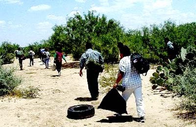 Diario Accion de General Rodriguez, politica, actualidad, noticias e informacion, personalidades e instituciones, policiales, galerias de fotos; historia de General Rodriguez, sus origenes, edificios, estancias, habitos y costumbres, anecdotas, comercios e industrias, los fundadores, antiguas instituciones, fotos e imagenes; suplementos especiales: la crisis politica, economica y social de la Argentina, los acontecimientos de Diciembre de 2001, articulos y entrevistas; Emigracion: toda la informacion destinada a aquellos que desean emigrar, radicarse o estudiar en el exterior, visas, pasaportes, consejos, guias, informacion util, links; Trueque: novedades e informacion, links, estructura del trueque; el casamiento de Maxima Zorreguieta y el principe Guillermo Alejandro de Holanda; Guerra de Afganistan: galeria de imagenes e informacion sobre la primera guerra del siglo XXI; el atentado a las torres Gemelas de Nueva York y dscripcion del hecho que conmovio al mundo; Empleo: consultoras, clasificados, agencias de empleo, consejos e informacion util, curriculum vitae, como confeccionarlos, noticias de actualidad; 
Los numeros de la crisis: Las consecuencias de la crisis politica, economica y social; estadisticas, pobreza, desnutricion, salud y asistencia; noticias regionales y provinciales, columnas y editoriales; informacion para negocios: pymes, links, empresas y negocios; Agenda Cultural con toda la informacion de cursos, universidades, talleres, escuelas y oportunidades, exposiciones de arte de la region; buscadores en Internet, Enlaces: links a los mejores sitios de educacion, cultura, arte, biografias, politica, interes general, web, Links del Diario Accion: RMS Titanic, su historia, su tragico viaje inaugural; historias, testimonios, documentos y articulos sobre el naufragio; links y sitios sobre el tema; la pelicula de Cameron, fotos e imagenes; suplementos especiales, Historia Argentina y de General Rodriguez, la llegada de la democracia en General Rodriguez, la asuncion de Juan Lumbreras como intendente en 1983, galeria de imagenes, sus palabras y los actos, su gabinete, festejos de la comunidad. Fundacion del pueblo de General Rodriguez, sus instituciones y personalidades relevantes, arquitectura y edificios, comercios e industrias, sus comienzos, estancias, inmigraciones italianas, espaolas, vascas e irlandesas, anecdotas y efemerides, sus hombres ilustres, el Hospital Vicente Lopez y Planes, su fundacion por las Damas de Beneficencia, el hundimiento del crucero General Belgrano, testimonios de ex combatientes y tripulantes, su comandante Hector Elias Bonzo, fotos e imagenes, recuerdos y homenajes, historia de la familia Bonzo de General Rodriguez, entrevistas y articulos periodisticos. La guerra de Malvinas en el Atlantico Sur, el conflicto belico con Gran Bretaa de 1982, politicos relevantes, Benjamin Paez y Trueba, fotos antiguas de familias fundadoras, galerias de imagenes de pobladores, recorrida virtual por el antiguo General Rodriguez, el paso de la Infanta en 1910, historia de La Serenisima, la familia Mastellone, La Choza, Bernardo de Irigoyen, peronismo y radicalismo y muchisimo mas